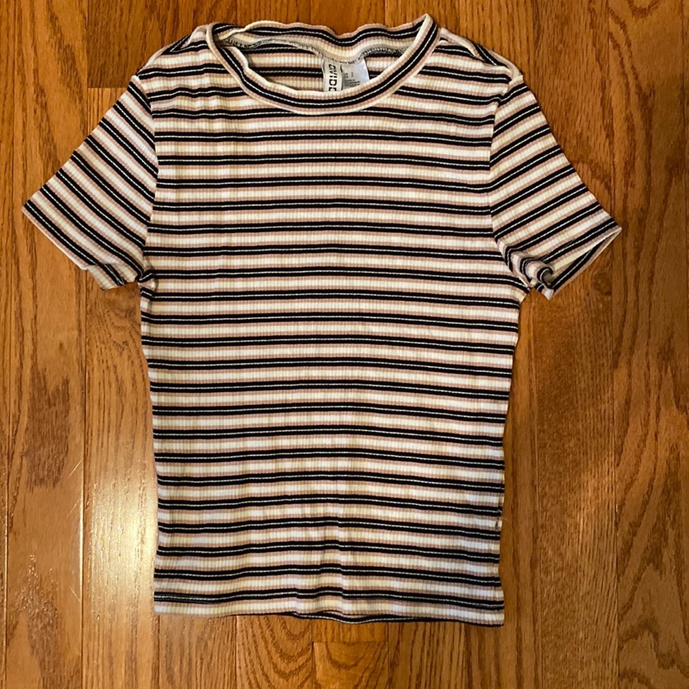 H&M stretchy tee